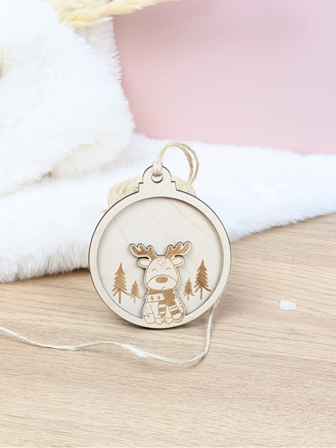 Boule de noël “Rudolphe dans la forêt enneigée”
